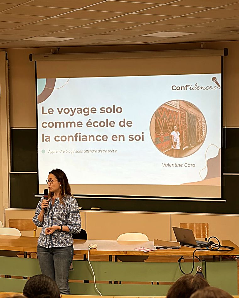 Valentine en conférence : le voyage solo comme école de la confiance en soi